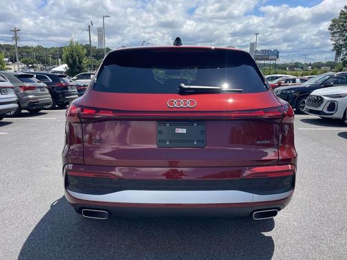 Grenadine Red Metallic 2025 Audi Q5 Prestige TFSI quattro S tronic