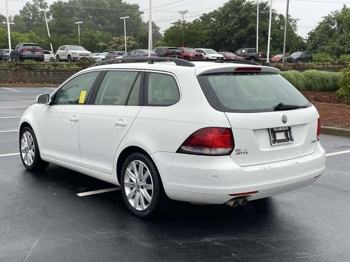 White 2014 Volkswagen Jetta SportWagen Auto SE w/Sunroof