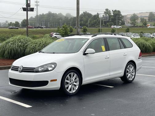 White 2014 Volkswagen Jetta SportWagen Auto SE w/Sunroof