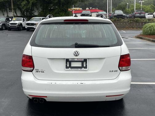 White 2014 Volkswagen Jetta SportWagen Auto SE w/Sunroof