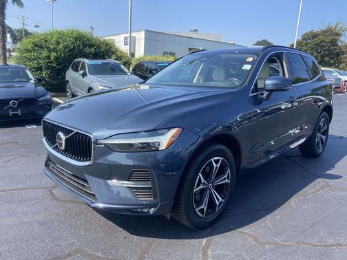 2022 Volvo XC60 B5 Momentum