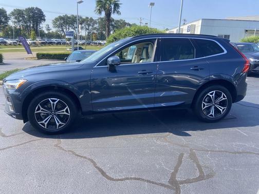 2022 Volvo XC60 B5 Momentum