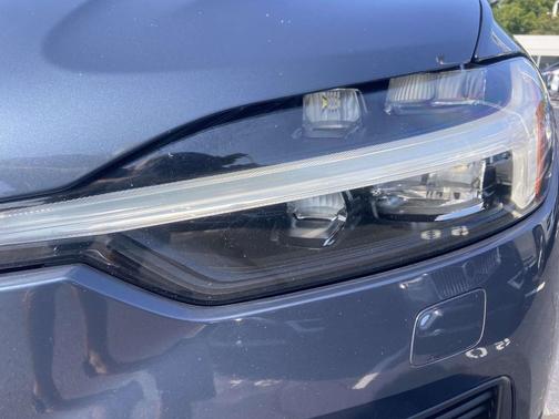 2022 Volvo XC60 B5 Momentum