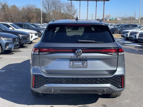 2026 Volkswagen Tiguan 2.0T SE R-Line Black