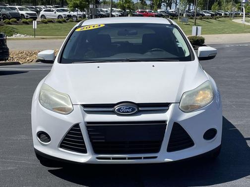 Oxford White 2014 Ford Focus SE