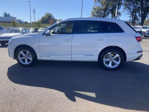 2022 Audi Q7 45 Premium