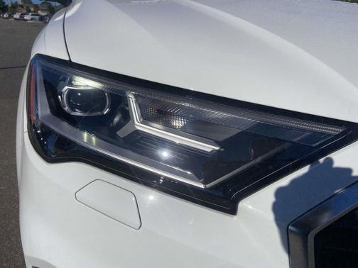 2022 Audi Q7 45 Premium