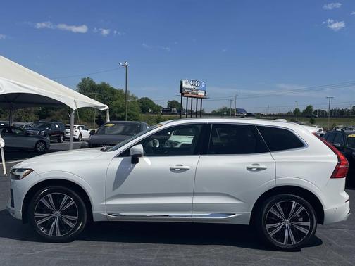 2023 Volvo XC60 B5 Plus Bright Theme