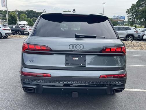 Daytona Gray 2026 Audi Q7 55 Prestige
