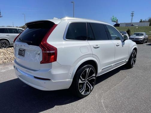 2024 Volvo XC90 B6 Ultimate Bright Theme 7-Seater