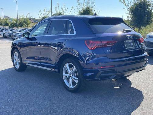 Navarra Blue Metallic 2022 Audi Q3 45 S line Premium Plus