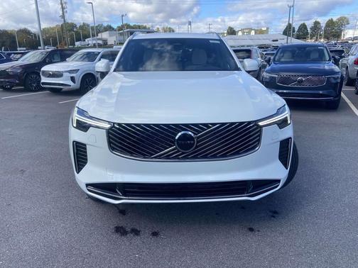 2026 Volvo XC90 B5 Core