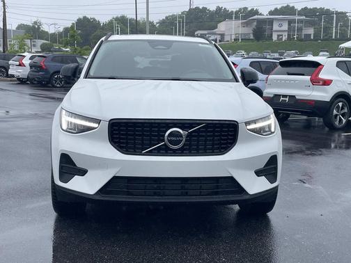 Crystal White 2026 Volvo XC40 Core, B5 AWD Gas (mild hybrid), Dark