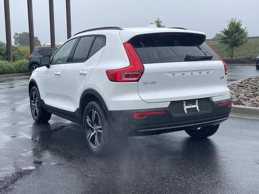 Crystal White 2026 Volvo XC40 Core, B5 AWD Gas (mild hybrid), Dark