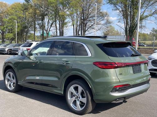 District Green Metallic 2026 Audi Q5 Premium Plus TFSI quattro S tronic