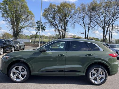 District Green Metallic 2026 Audi Q5 Premium Plus TFSI quattro S tronic