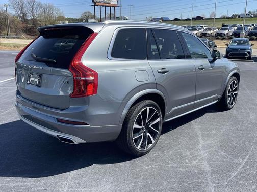 2020 Volvo XC90 T6 Momentum