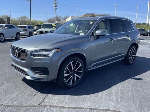 2020 Volvo XC90 T6 Momentum