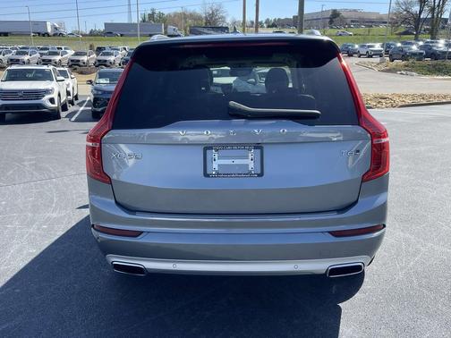 2020 Volvo XC90 T6 Momentum