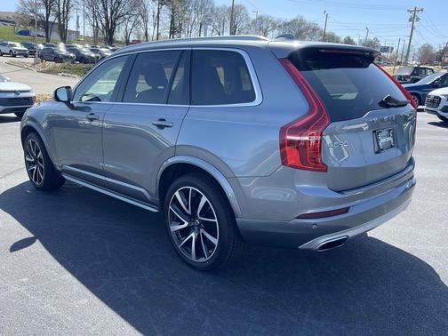 2020 Volvo XC90 T6 Momentum