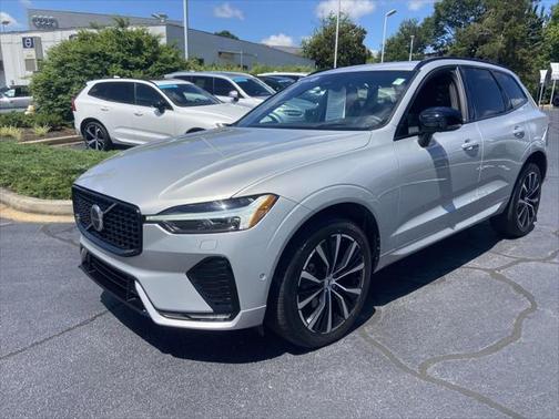 2023 Volvo XC60 B5 Ultimate Dark Theme