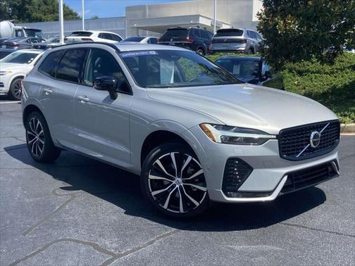 2023 Volvo XC60 B5 Ultimate Dark Theme