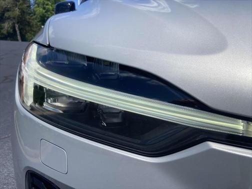 2023 Volvo XC60 B5 Ultimate Dark Theme