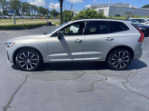 2023 Volvo XC60 B5 Ultimate Dark Theme