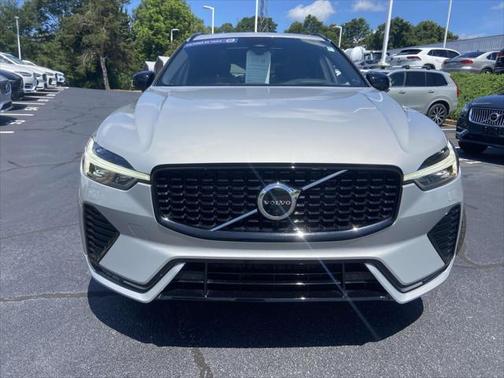 2023 Volvo XC60 B5 Ultimate Dark Theme