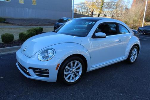 Photo 3 of 30 of 2018 Volkswagen Beetle 2.0T SE