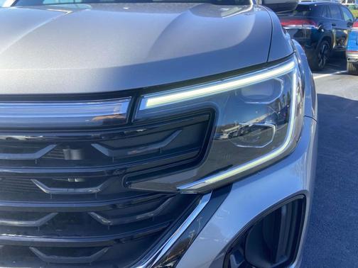 2024 Volkswagen Atlas Cross Sport 2.0T SE w/Technology 4MOTION