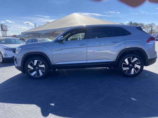 2024 Volkswagen Atlas Cross Sport 2.0T SE w/Technology 4MOTION