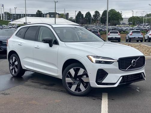 2025 Volvo XC60 Plug-In Hybrid T8 Plus