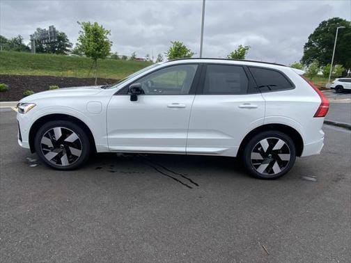 2025 Volvo XC60 Plug-In Hybrid T8 Plus