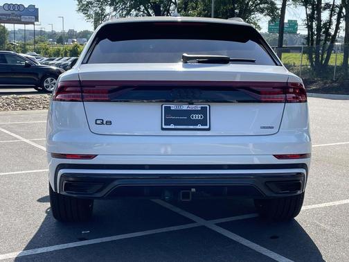 Glacier White Metallic 2023 Audi Q8 55 Premium Plus