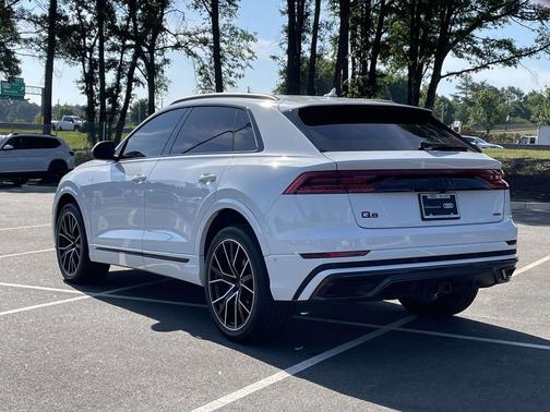 Glacier White Metallic 2023 Audi Q8 55 Premium Plus
