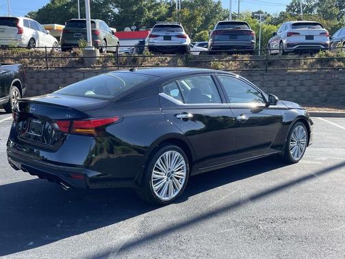 Super Black 2025 Nissan Altima SL FWD