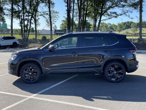 Deep Black Pearl 2026 Volkswagen Taos SE