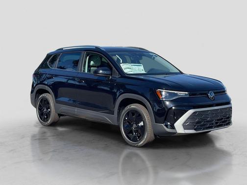 Deep Black Pearl 2026 Volkswagen Taos SE