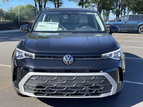 Deep Black Pearl 2026 Volkswagen Taos SE