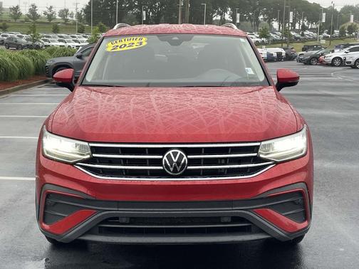 Kings Red Metallic 2023 Volkswagen Tiguan 2.0T SE