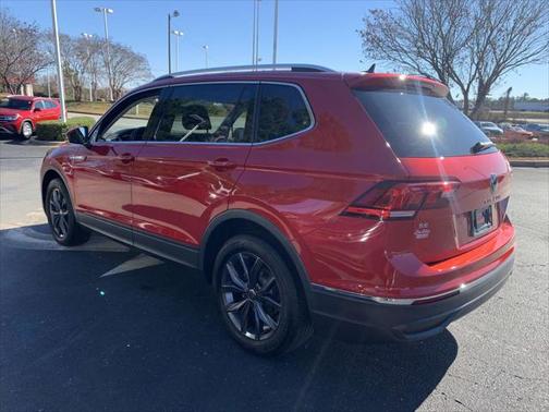 Kings Red Metallic 2023 Volkswagen Tiguan 2.0T SE