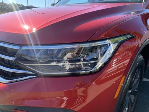 Kings Red Metallic 2023 Volkswagen Tiguan 2.0T SE