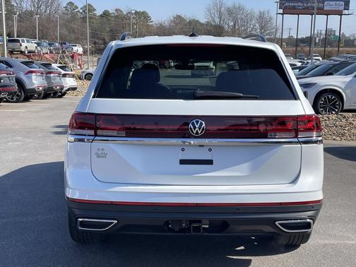 White 2026 Volkswagen Atlas 2.0T SE w/Technology