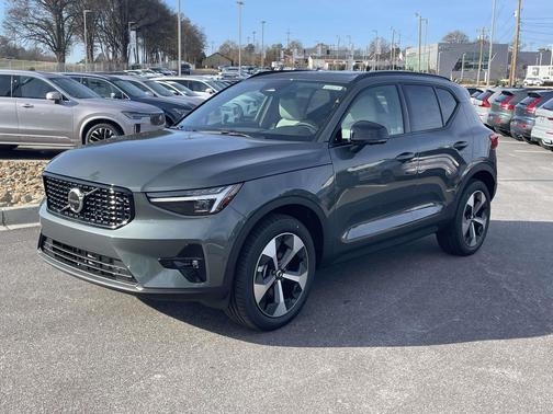 2026 Volvo XC40 B5 Plus