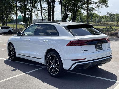 Glacier White Metallic 2023 Audi Q8 55 Prestige