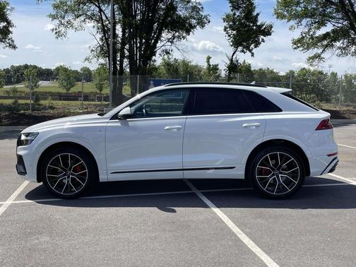 Glacier White Metallic 2023 Audi Q8 55 Prestige