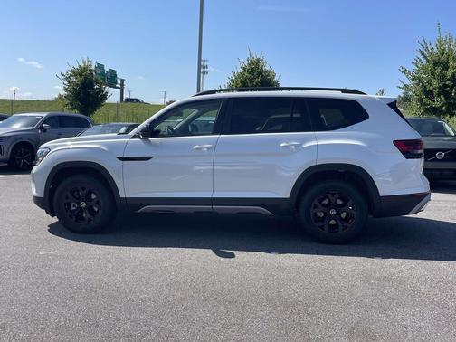 Opal White 2026 Volkswagen Atlas Peak Edition