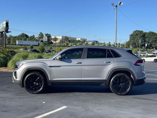 Silver Mist Metallic 2024 Volkswagen Atlas Cross Sport 2.0T SE w/Technology
