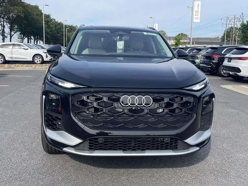 Mythos Black Metallic 2026 Audi Q3 TFSI quattro S tronic